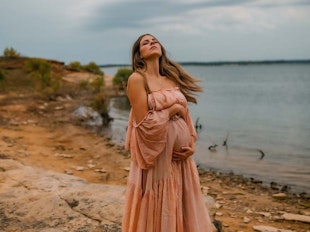 Embracing the "New" Her: Creative Maternity Photography icon